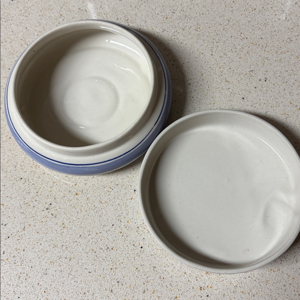 Blue and White Charcuterie themed butter or sauce dish with lid - Picture 4 of 6